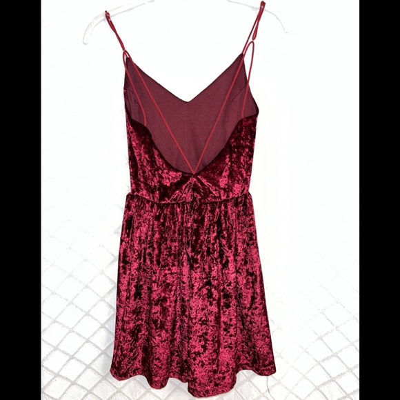 Red velvet skater dress - Picture 4 of 4